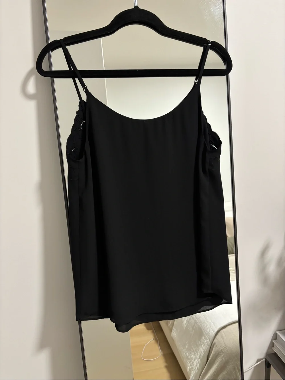 EUC Aritzia Babaton Everly Floral Trim Camisole Tank